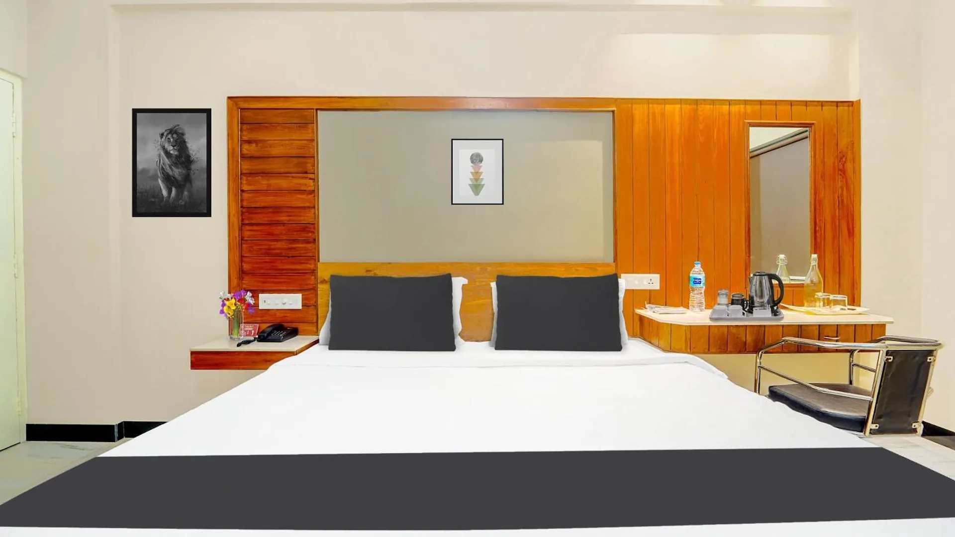 Super Hotel O Broadway Ernakulam Kochi