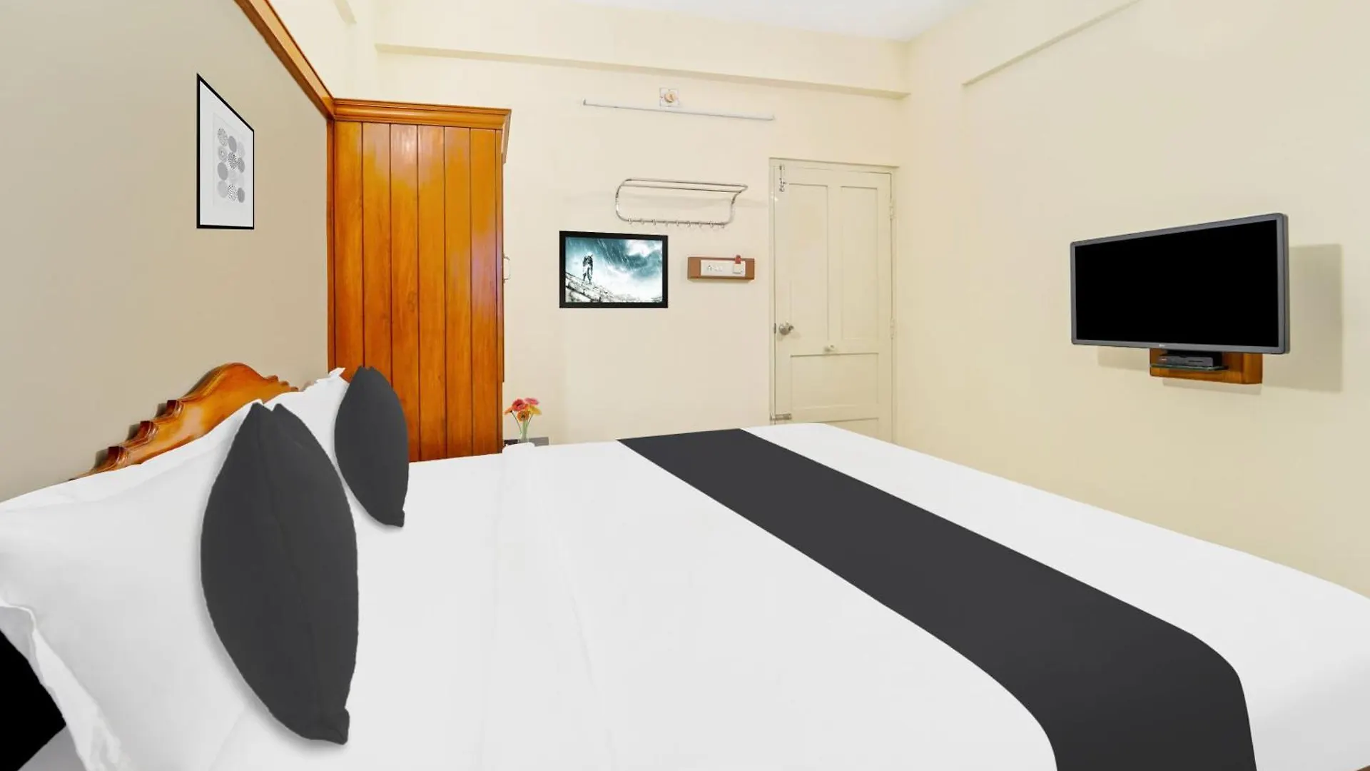 Super Hotel O Broadway Ernakulam Kochi