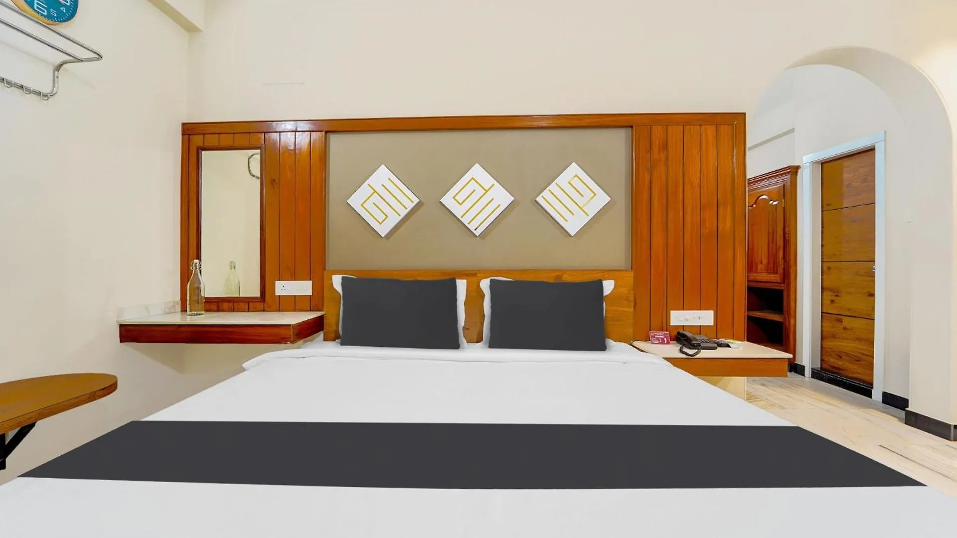 Super Hotel O Broadway Ernakulam Kochi